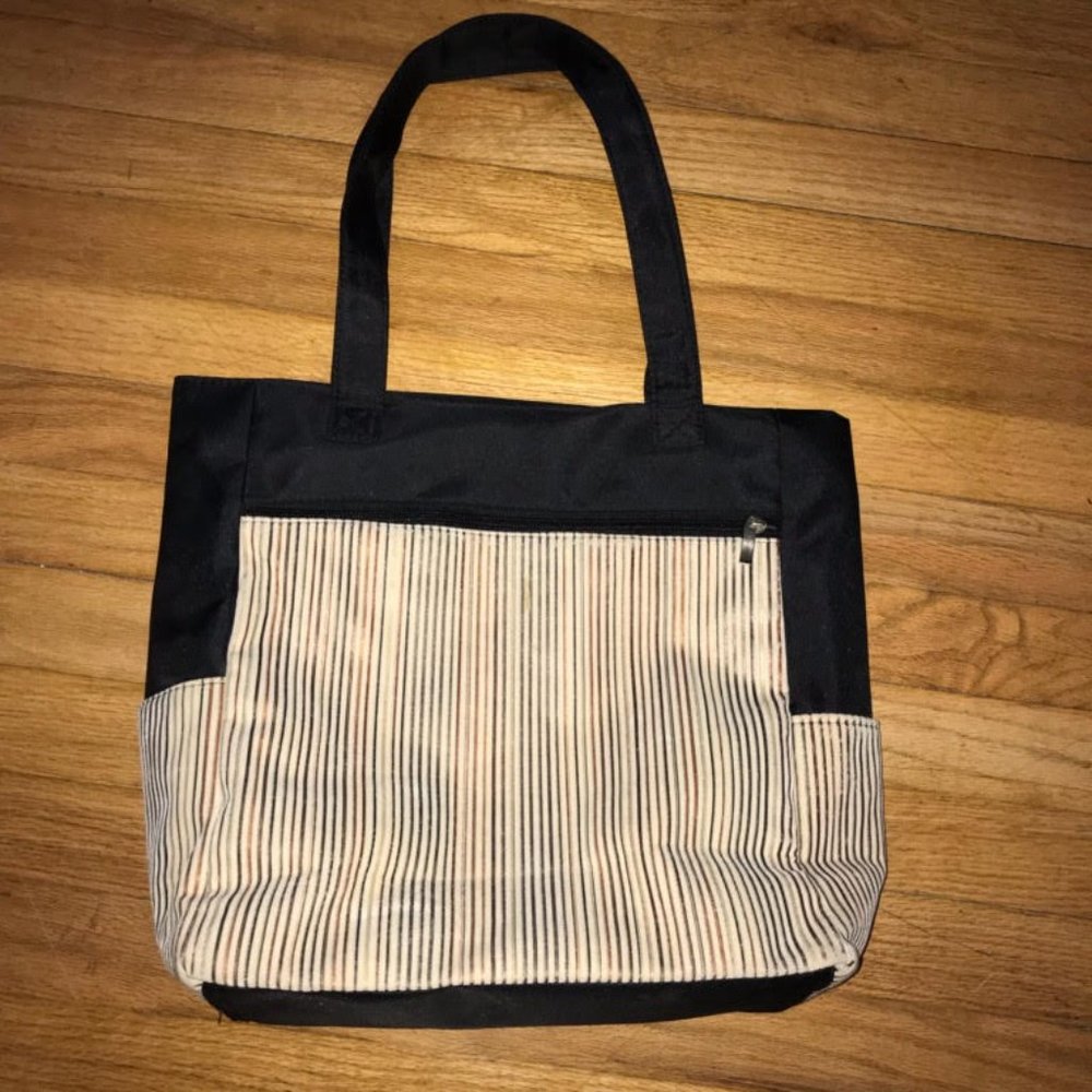 Large Tote *NWOT* perfect for transporting a small laptop or large tablet